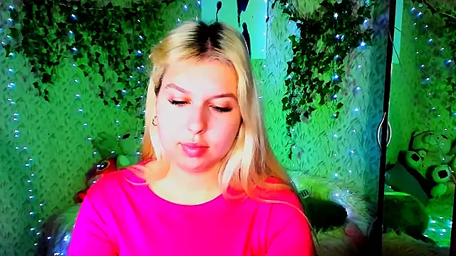 ChloeRicc online show from November 15, 2025, 2:10 pm