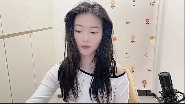Rosalind xixi online show from September 19, 2025, 11:47 am