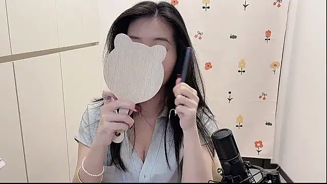 Rosalind xixi online show from September 18, 2025, 9:56 am