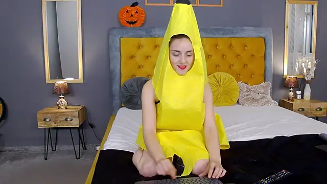 Jessica White  online show from October 30, 2025, 4:55 am