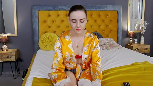 Jessica White  online show from October 17, 2025, 4:05 am