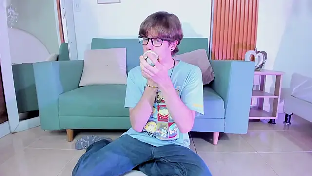 KyleDusk online show from December 2, 2025, 1:13 pm