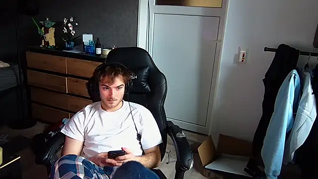 Snapshot of Rudi2007Eye chatting on February 12, 2026, 9:42 am Rudi2007Eye online show from February 12, 2026, 9:42 am