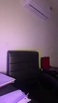 Snapshot of zooming101 chatting on November 13, 2025, 6:01 pm zooming101 online show from November 13, 2025, 6:01 pm