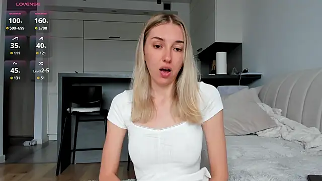 Snapshot of Sunny_Rina_ chatting on June 20, 2026, 7:02 am Sunny Rina online show from June 20, 2026, 7:02 am