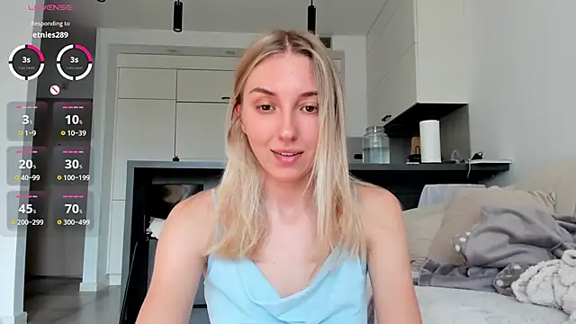 Snapshot of Sunny_Rina_ chatting on June 19, 2026, 7:25 am Sunny Rina online show from June 19, 2026, 7:25 am