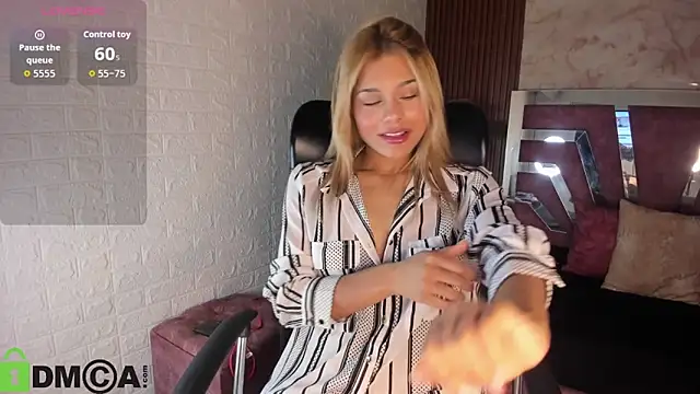 Snapshot of hot_cupid01 chatting on January 14, 2026, 11:25 am hot cupid01 online show from January 14, 2026, 11:25 am