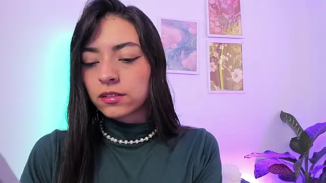 canelleGarces online show from November 22, 2025, 3:11 pm