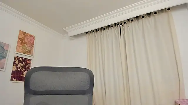 Snapshot of canelleGarces chatting on May 27, 2026, 1:57 am canelleGarces online show from May 27, 2026, 1:57 am