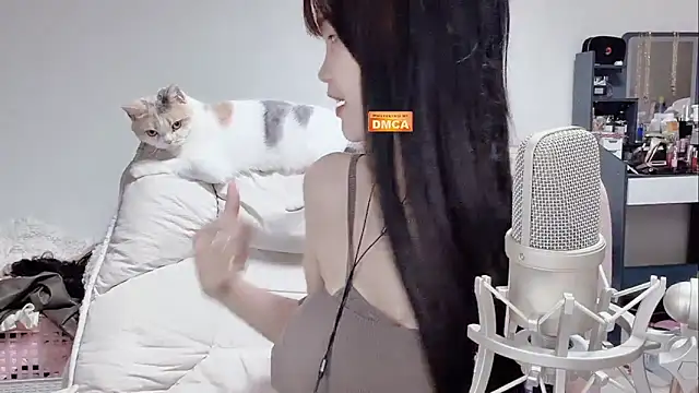 twlilybae online show from March 3, 2026, 11:50 am