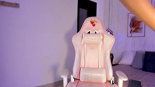 Ayleen Dunkan online show from October 18, 2025, 1:57 pm