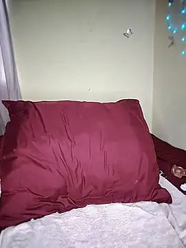 Seductive Yellow Titties online show from March 18, 2026, 10:18 am