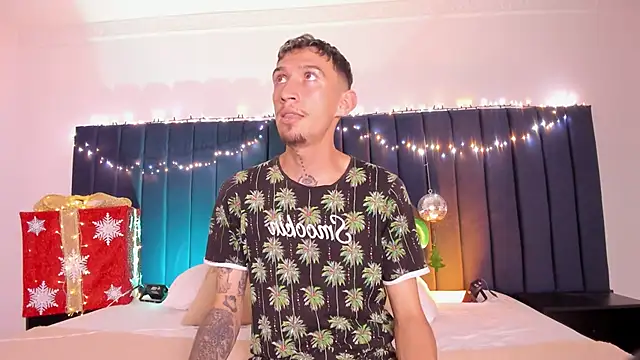 dominik thompson777 online show from November 15, 2025, 3:16 pm