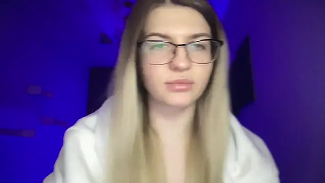 KristinaCake online show from December 3, 2025, 12:26 pm