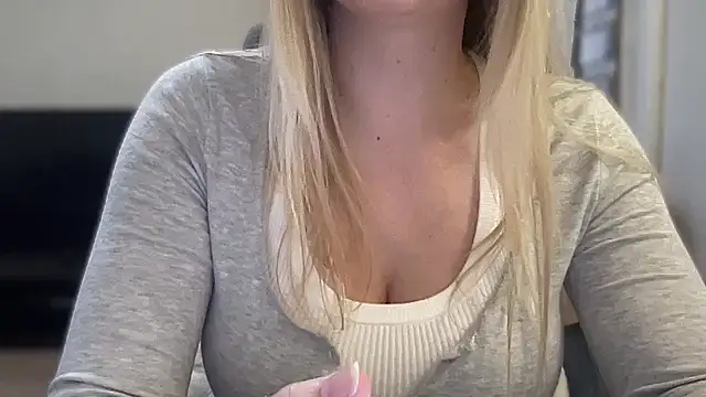 KristinaCake online show from November 15, 2025, 11:58 am