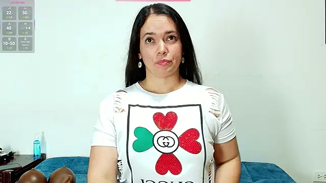 Snapshot of loreen_grey chatting on February 4, 2026, 8:04 pm loreen grey online show from February 4, 2026, 8:04 pm