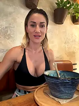 CamyBlossom online show from October 10, 2025, 1:01 pm