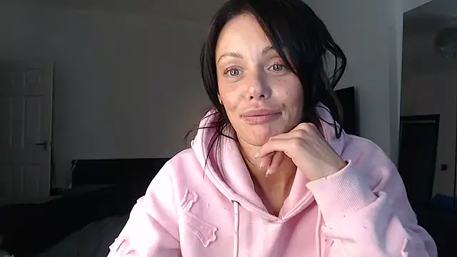 Snapshot of OliviaRyan22 chatting on November 16, 2025, 9:30 pm OliviaRyan22 online show from November 16, 2025, 9:30 pm