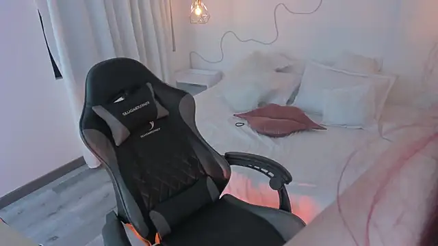 Snapshot of Noahcryptic chatting on November 11, 2025, 6:08 am Noahcryptic online show from November 11, 2025, 6:08 am