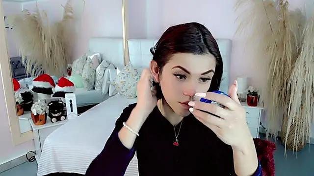 nathalialoes1 online show from December 16, 2025, 5:33 am