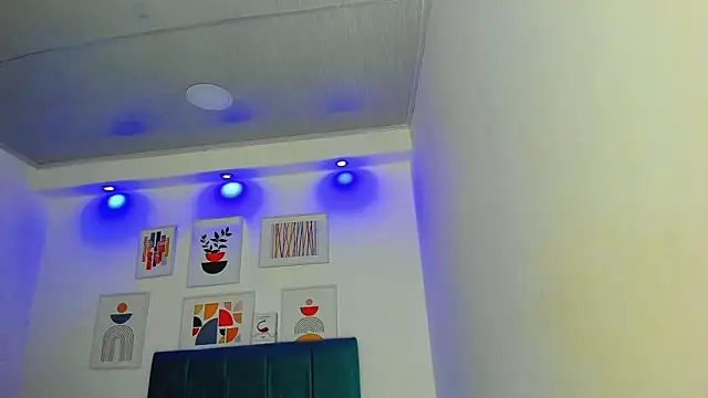 milk candy18 online show from December 14, 2025, 10:32 am