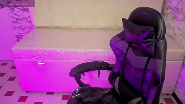 Luna Star v online show from November 30, 2025, 3:40 am