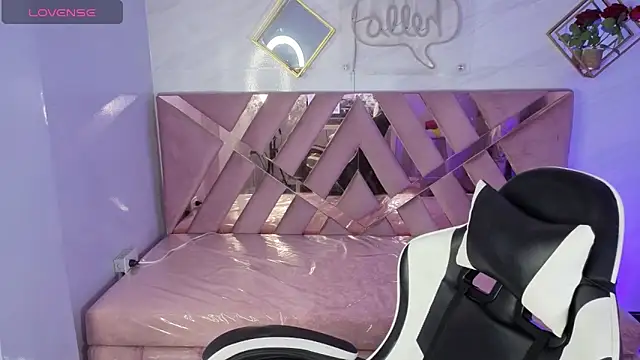 Luna Star v online show from November 21, 2025, 3:16 am