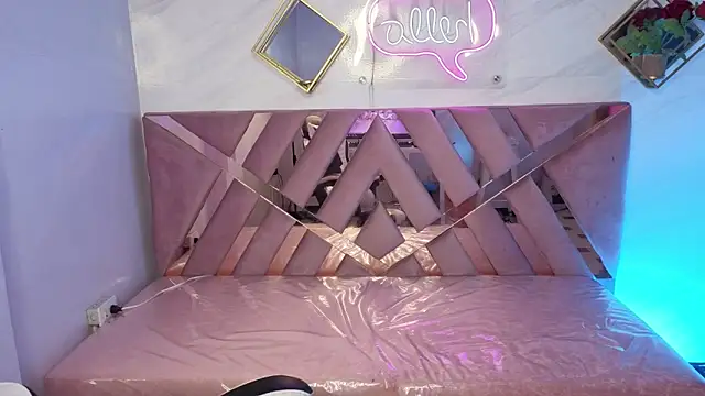 Luna Star v online show from November 26, 2025, 3:28 am