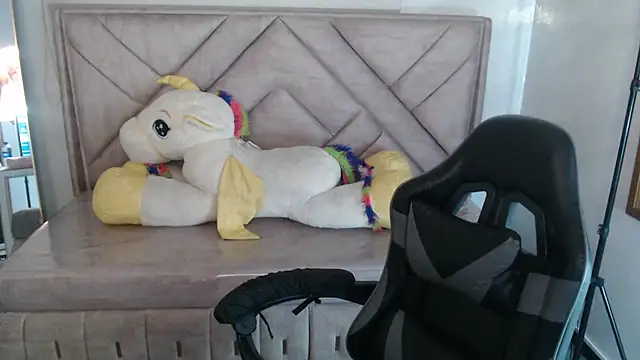 Luna Star v online show from November 13, 2025, 3:10 am