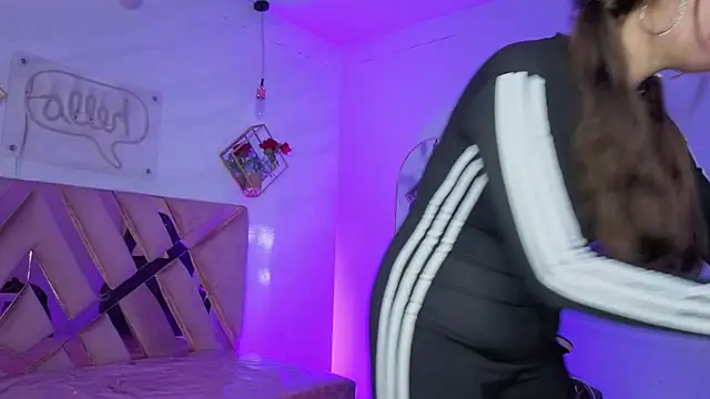 Luna Star v online show from November 19, 2025, 3:17 am