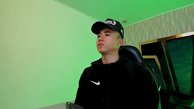 Snapshot of Draven_Marceaux chatting on October 27, 2025, 11:22 am Draven Marceaux online show from October 27, 2025, 11:22 am