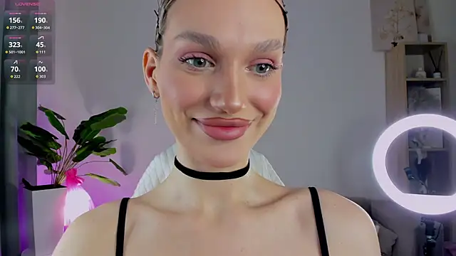 Ice Strawberry online show from April 8, 2026, 1:51 am