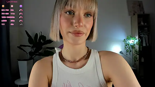 Snapshot of Ice_Strawberry chatting on January 8, 2026, 2:28 am Ice Strawberry online show from January 8, 2026, 2:28 am