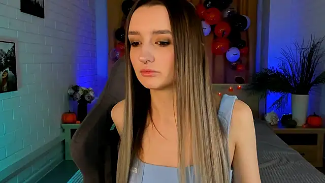 Snapshot of AliceLids chatting on October 17, 2025, 1:13 pm AliceLids online show from October 17, 2025, 1:13 pm