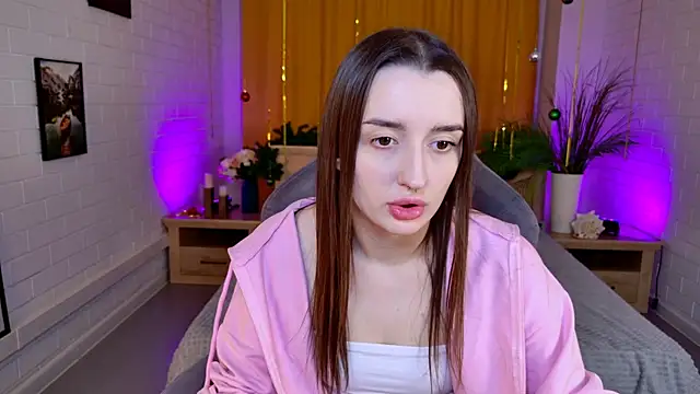 Snapshot of AliceLids chatting on December 15, 2025, 1:17 pm AliceLids online show from December 15, 2025, 1:17 pm