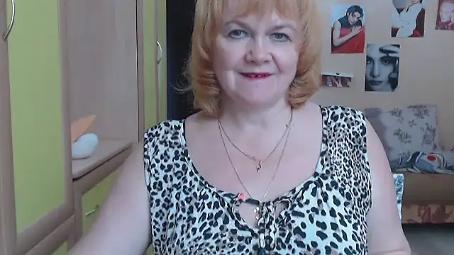 LilyHotlens online show from November 6, 2025, 8:07 am