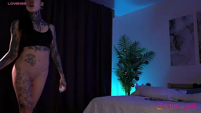 Alise Eve  online show from January 13, 2026, 6:01 pm