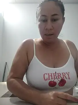 Snapshot of Nala1986 chatting on October 19, 2025, 5:05 pm Nala1986 online show from October 19, 2025, 5:05 pm