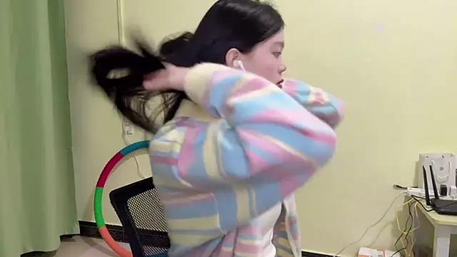 Nicole-13 online show from November 7, 2025, 10:42 am