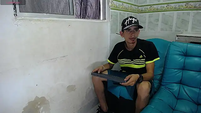 Snapshot of brian_sexlove chatting on September 29, 2025, 7:41 pm brian sexlove online show from September 29, 2025, 7:41 pm