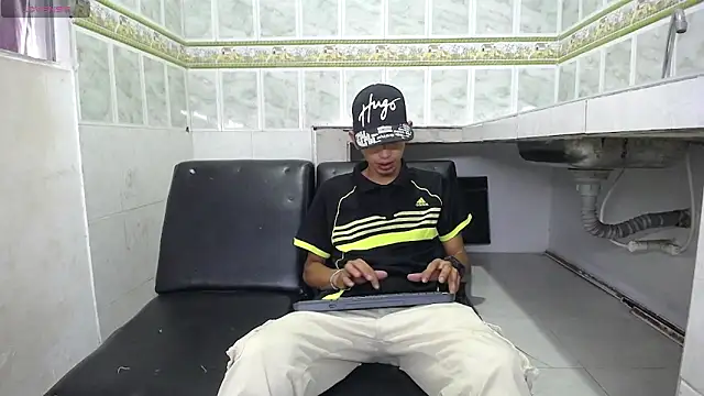 Snapshot of brian_sexlove chatting on October 4, 2025, 3:13 pm brian sexlove online show from October 4, 2025, 3:13 pm