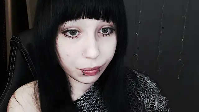  LUCY LAVE online show from April 2, 2026, 11:55 pm