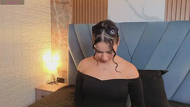 nathalia koch  online show from April 4, 2026, 8:59 pm