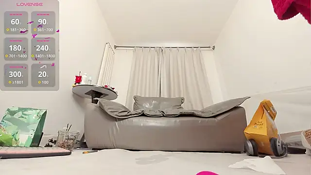 Snapshot of fox-yiyi chatting on October 18, 2025, 7:54 am fox-yiyi online show from October 18, 2025, 7:54 am