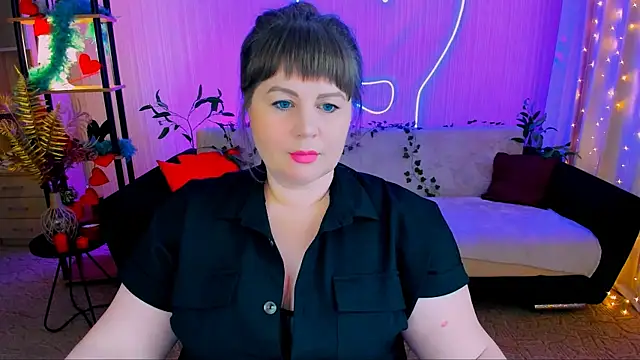 CrystaalStaar online show from May 22, 2026, 6:28 pm