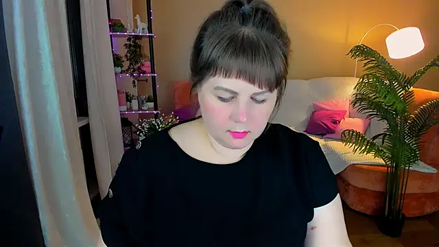 CrystaalStaar online show from October 13, 2025, 7:26 pm