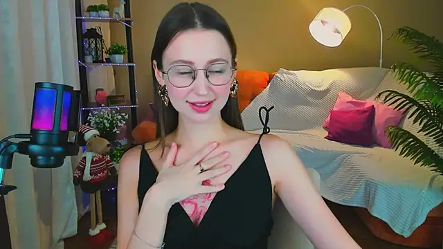 YourLovellyStory online show from November 23, 2025, 4:28 pm