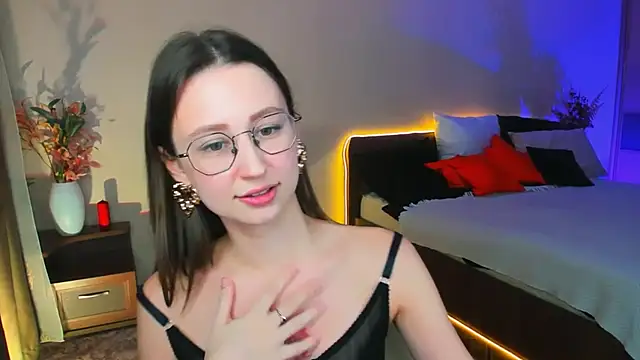 YourLovellyStory online show from November 6, 2025, 7:29 pm