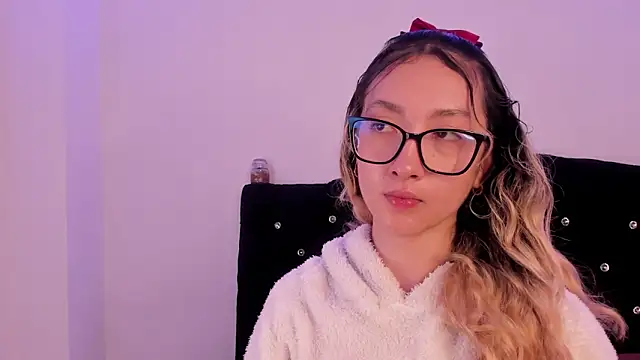 LauMiller online show from November 12, 2025, 1:43 am