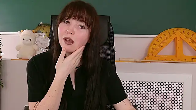 VanessaFields online show from October 28, 2025, 3:11 pm